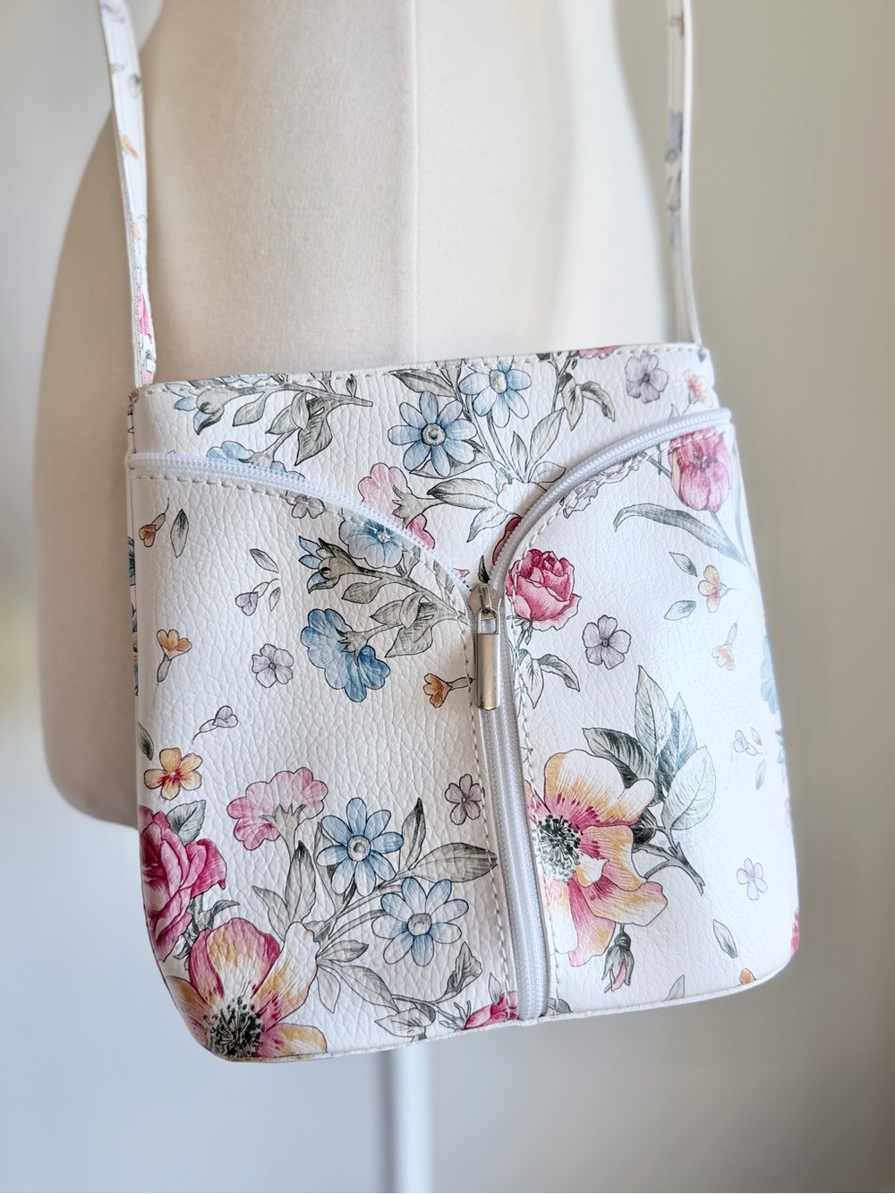 Italian Leathet White Floral Crossbody Bag Adjustable Strap Outer Zippers